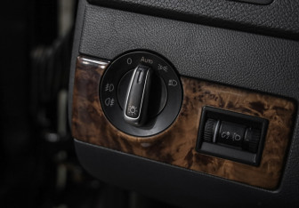 Подержанный автомобиль Volkswagen Multivan 2011 года (18 фото)