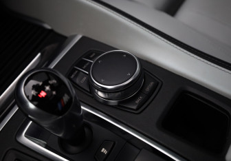 Подержанный автомобиль BMW X5 M 2017 года (11 фото)