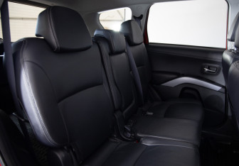 Подержанный автомобиль Mitsubishi Outlander 2011 года (12 фото)