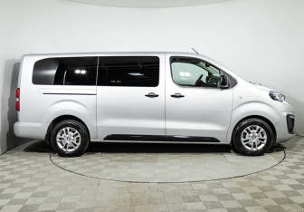 Подержанный автомобиль Peugeot Traveller 2019 года (4 фото)