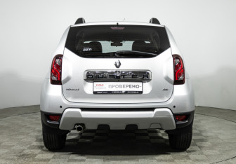 Подержанный автомобиль Renault Duster 2017 года (6 фото)