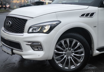 Подержанный автомобиль Infiniti QX80 2017 года (13 фото)