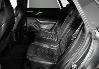 Подержанный автомобиль Audi Q8 2019 года (11 фото)