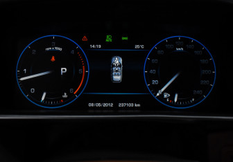 Подержанный автомобиль Land Rover Range Rover 2013 года (22 фото)