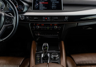 Подержанный автомобиль BMW X6 2015 года (14 фото)