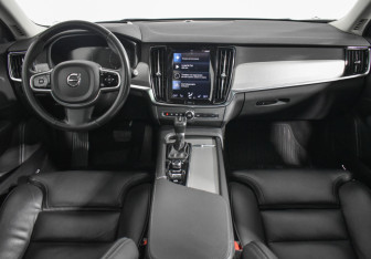 Подержанный автомобиль Volvo V90 Cross Country 2017 года (13 фото)