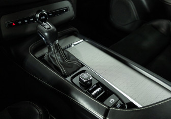 Подержанный автомобиль Volvo XC90 2018 года (17 фото)