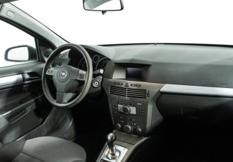 Подержанный автомобиль Opel Astra Hatchback 2006 года (9 фото)