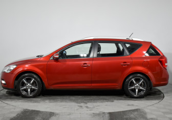 Подержанный автомобиль Kia Ceed Wagon 2011 года (8 фото)