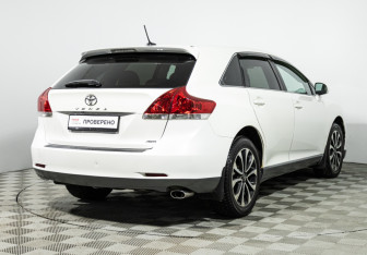 Подержанный автомобиль Toyota Venza 2010 года (5 фото)