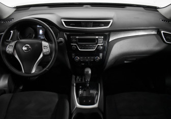 Подержанный автомобиль Nissan X-Trail 2017 года (14 фото)