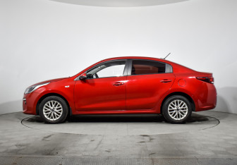 Подержанный автомобиль Kia Rio Sedan 2019 года (8 фото)