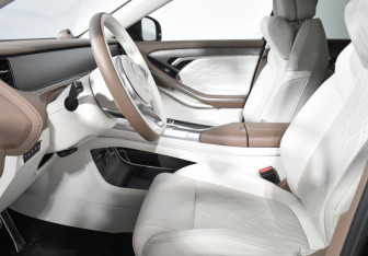 Подержанный автомобиль Voyah Free 2023 года (10 фото)