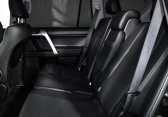Подержанный автомобиль Toyota Land Cruiser Prado 2019 года (16 фото)