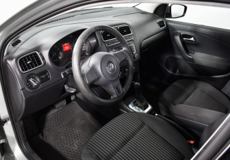 Подержанный автомобиль Volkswagen Polo Sedan 2011 года (9 фото)