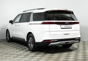 Подержанный автомобиль Kia Carnival 2021 года (7 фото)