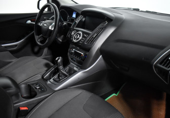 Подержанный автомобиль Ford Focus Hatchback 2012 года (13 фото)