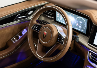 Подержанный автомобиль Hongqi H9 2023 года (35 фото)