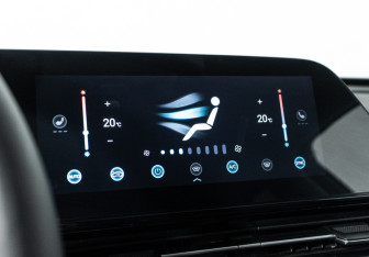 Подержанный автомобиль Omoda C5 2023 года (16 фото)