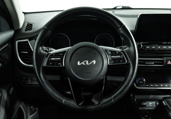 Подержанный автомобиль Kia Seltos 2022 года (16 фото)