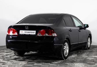 Подержанный автомобиль Honda Civic Sedan 2008 года (5 фото)
