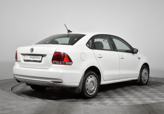 Подержанный автомобиль Volkswagen Polo Sedan 2017 года (5 фото)