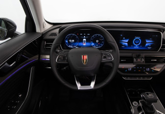 Подержанный автомобиль Hongqi HS5 2024 года (10 фото)