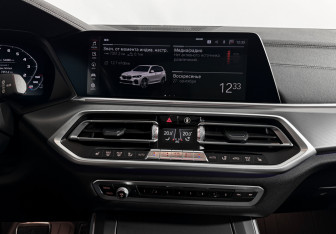 Подержанный автомобиль BMW X5 2021 года (20 фото)