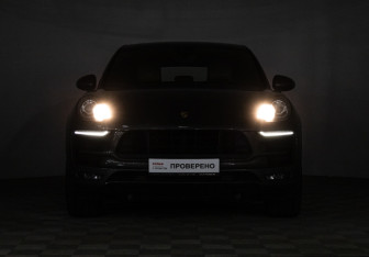 Подержанный автомобиль Porsche Macan 2017 года (33 фото)