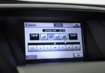 Подержанный автомобиль Lexus RX 2011 года (16 фото)