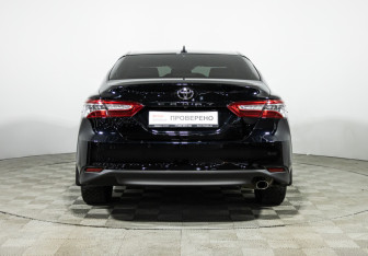 Подержанный автомобиль Toyota Camry Sedan 2021 года (6 фото)