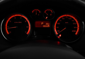 Подержанный автомобиль Peugeot 308 Hatchback 2012 года (17 фото)