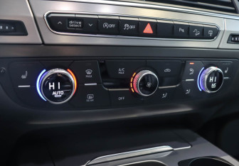 Подержанный автомобиль Audi Q7 2015 года (41 фото)