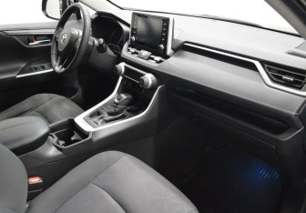Подержанный автомобиль Toyota RAV4 2019 года (12 фото)