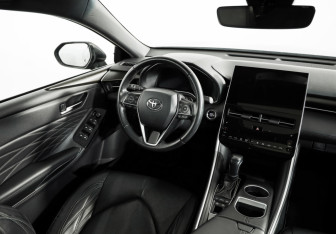 Подержанный автомобиль Toyota Avalon 2022 года (9 фото)
