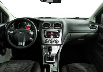 Подержанный автомобиль Ford Focus Hatchback 2009 года (13 фото)