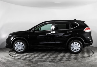 Подержанный автомобиль Nissan X-Trail 2017 года (8 фото)