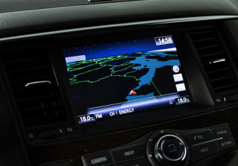 Подержанный автомобиль Infiniti QX80 2014 года (16 фото)