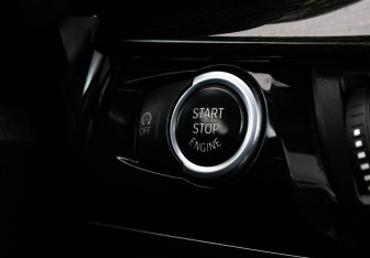 Подержанный автомобиль BMW X5 2016 года (19 фото)