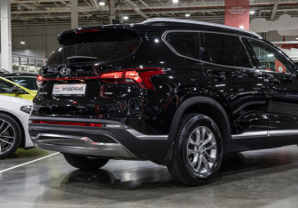 Подержанный автомобиль Hyundai Santa Fe 2021 года (8 фото)