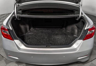 Подержанный автомобиль Toyota Camry Sedan 2011 года (20 фото)