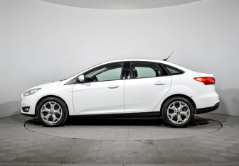 Подержанный автомобиль Ford Focus Sedan 2019 года (8 фото)