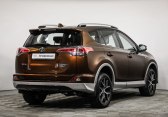 Подержанный автомобиль Toyota RAV4 2016 года (5 фото)