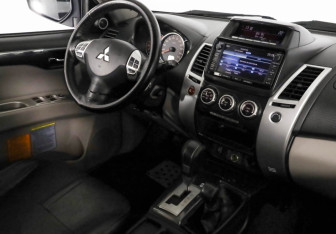Подержанный автомобиль Mitsubishi Pajero Sport 2015 года (9 фото)