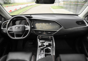 Подержанный автомобиль Geely Tugella 2021 года (14 фото)