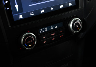 Подержанный автомобиль Mitsubishi Pajero 2011 года (15 фото)