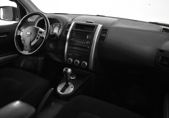 Подержанный автомобиль Nissan X-Trail 2014 года (10 фото)