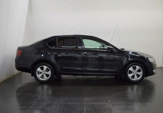 Подержанный автомобиль Skoda Octavia Liftback 2014 года (4 фото)