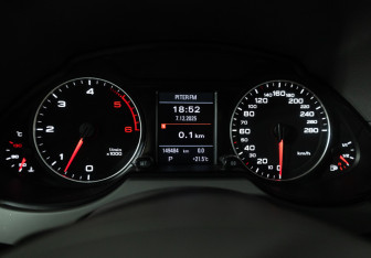 Подержанный автомобиль Audi Q5 2011 года (12 фото)