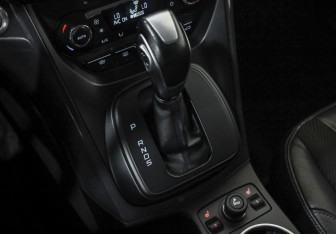 Подержанный автомобиль Ford Kuga 2015 года (17 фото)
